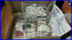 Amt Mack R685st 1/25 Scale Truck Model, Complete Factory Parts Kit, #5020, 1980